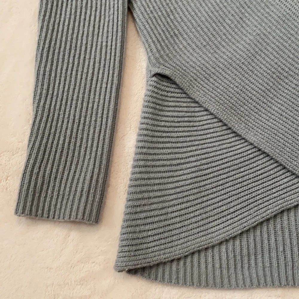 Cupcakes & Cashmere Gray Wrap Sweater Size L - Picture 4 of 13